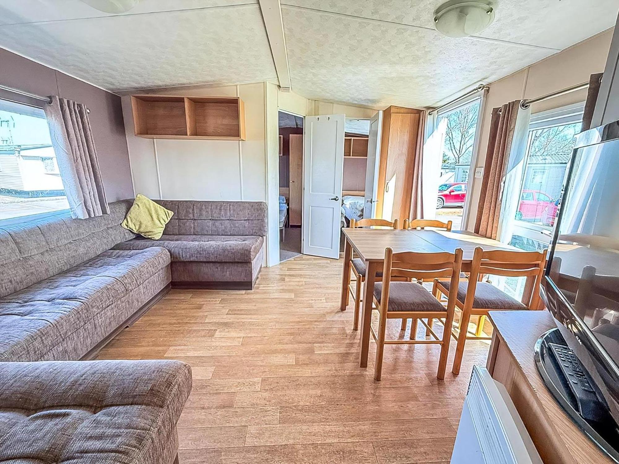 10 Berth Caravan For Hire At Seawick Holiday Park In Essex Ref 27102Sw Clacton-on-Sea Exterior photo